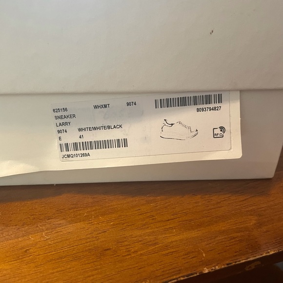 White and black Alexander McQueens Size 7 1/2 350$ - Picture 4 of 4